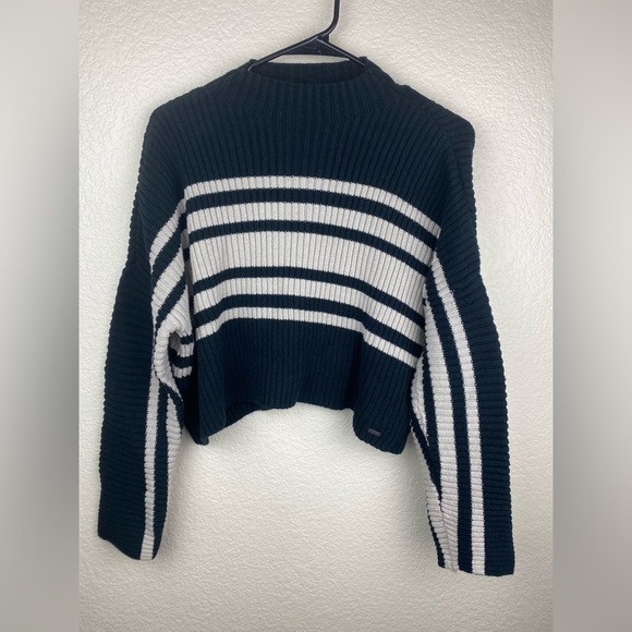 Hollister Cropped Knit Stripped Sweater Size Small - Picture 1 of 3